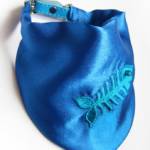 Foulard Satin Bleu Arêtes